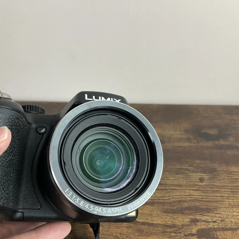 Panasonic Lumix DMC-LZ30 16 MP Digital Camera 21x Optical Zoom Case & 2gb Memory